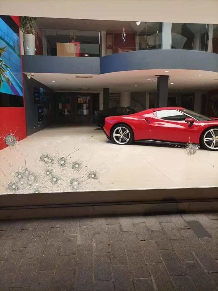 Beşiktaş'ta oto galeriye silahlı saldırı 