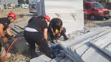Sanayi sitesinde feci olay: Mermer blokların altında kaldılar