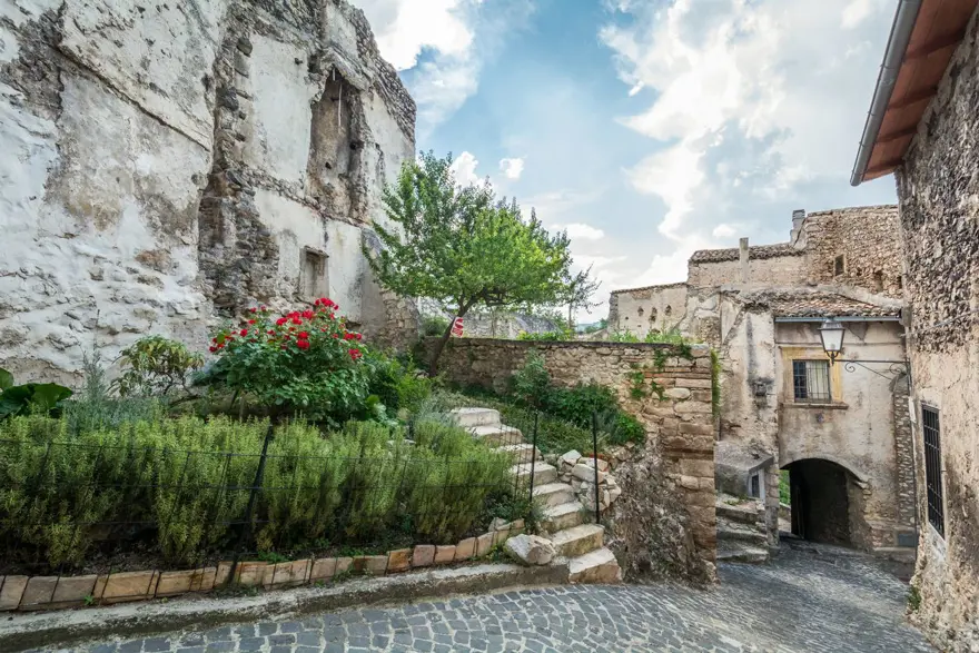 İtalya’da 1 Euro’ya evler satışa çıktı: 630 binadan 250'si satılıyor 16