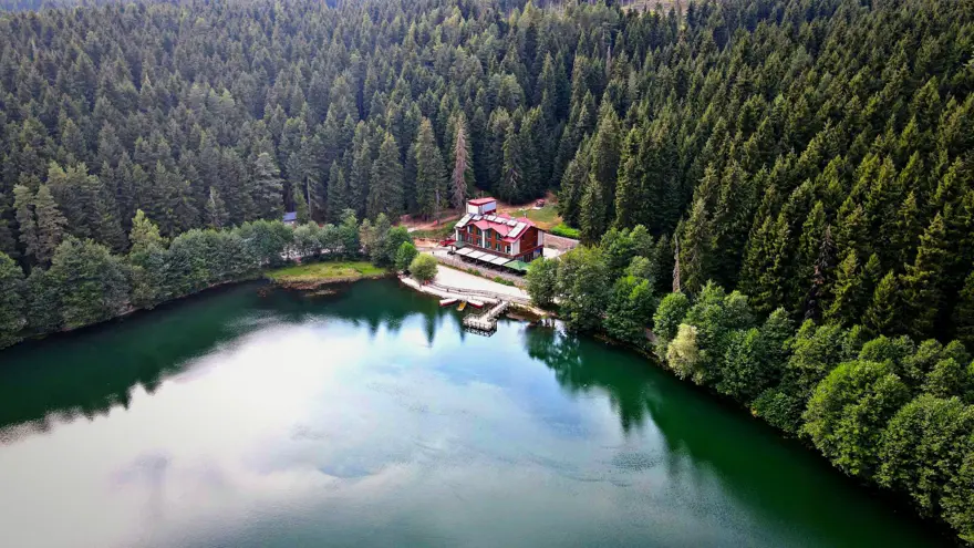 Doğanın kalbinde huzur: Karagöl ziyaretçilerini mest etti 3