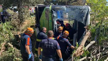 Antalya'da halk otobüsü devrildi: Bir ölü, bir yaralı