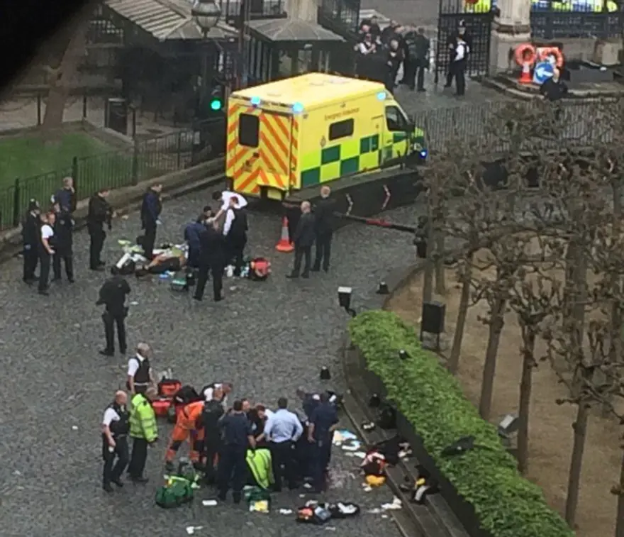 Londra'da silah sesleri (Olay yerinden ilk kareler) 12