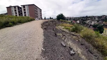 Karabük'te 2 okulun yakınında heyelan