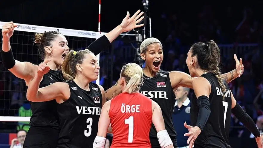 Türkiye-İtalya voleybol maçı sona erdi: Filenin Sultanları finalde 