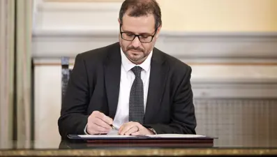 Bakan yardımcısı "KKTC" dedi, Yunanistan muhalefeti istifasını istedi