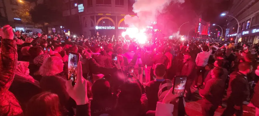 Beşiktaş galibiyeti sonrası Trabzon’da coşkulu kutlama 2