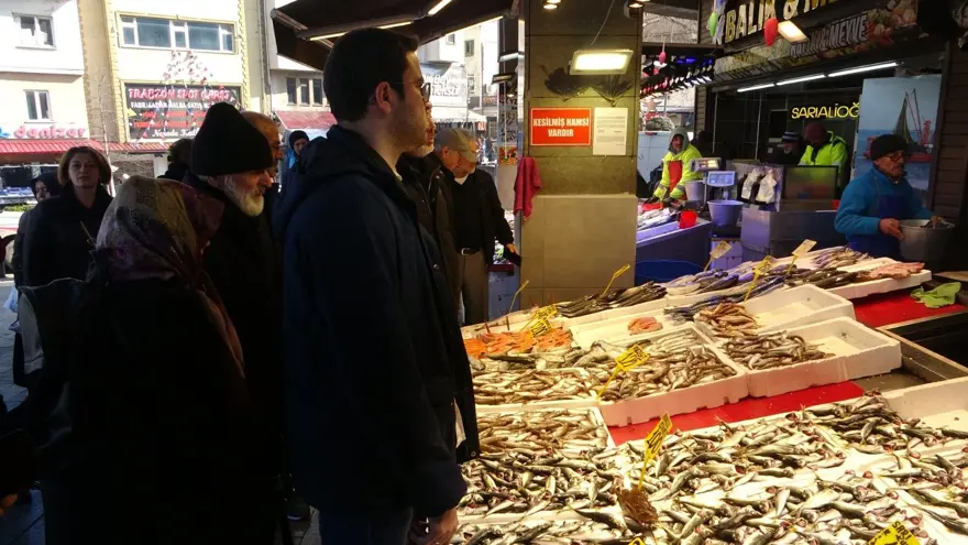 Tezgahta çeşitlilik arttı: "Hamsi bu günlerde karaborsa" Tezgahta çeşitlilik arttı: "Hamsi bu günlerde karaborsa"