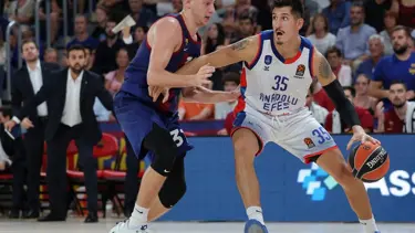 Anadolu Efes'te ameliyat edilen Derek Willis 2 ay sahadan uzak kalacak