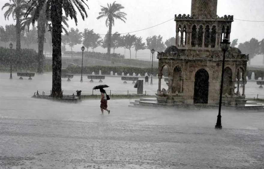 Yağmur İzmir'i felç etti 3