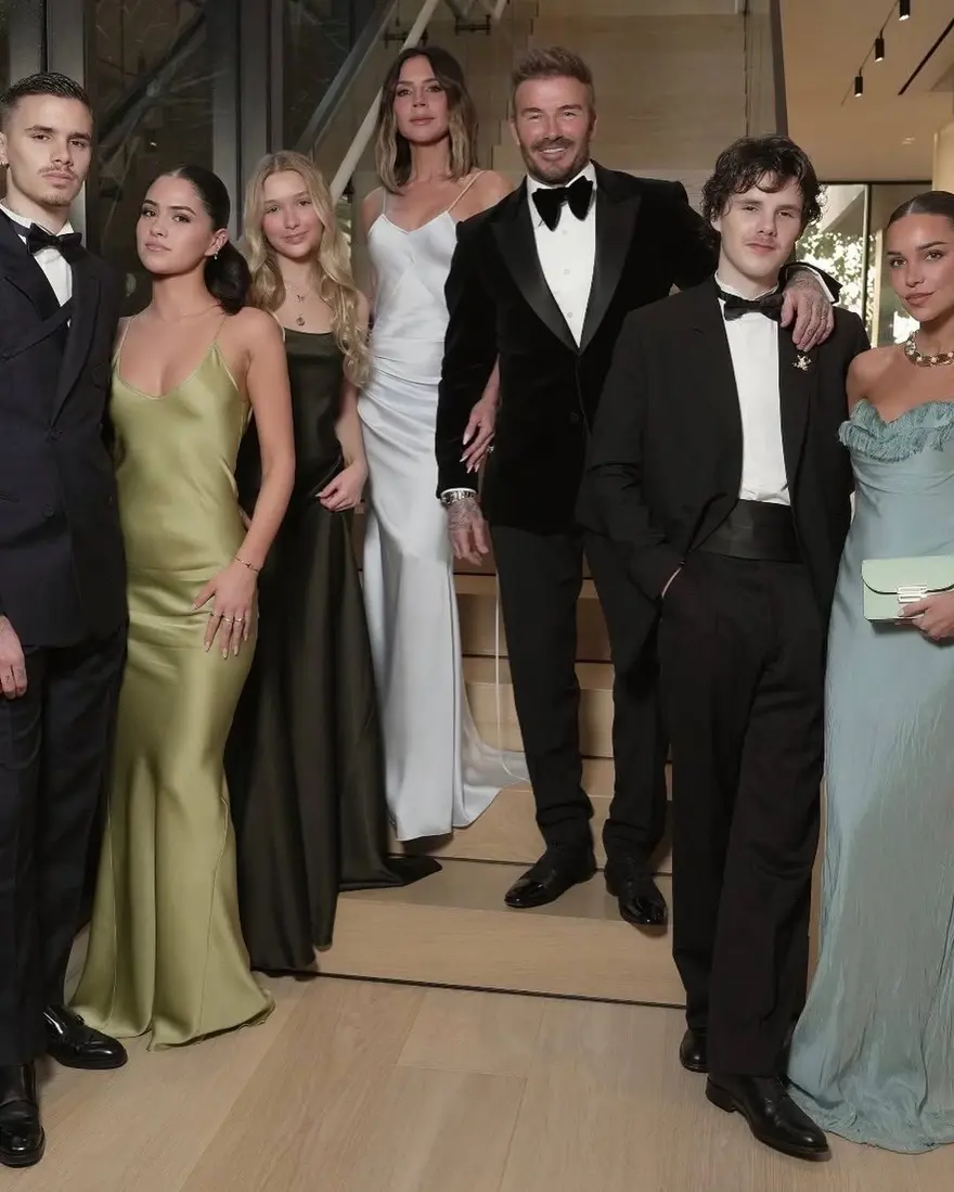 BROOKLYN BECKHAM VE EŞİ PARTİYE KATILMADI 1 BROOKLYN BECKHAM VE EŞİ PARTİYE KATILMADI 1