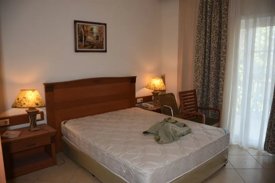 FETÖ'cü suikast timinin saldırdığı otelde o gecenin izleri silinmedi 2