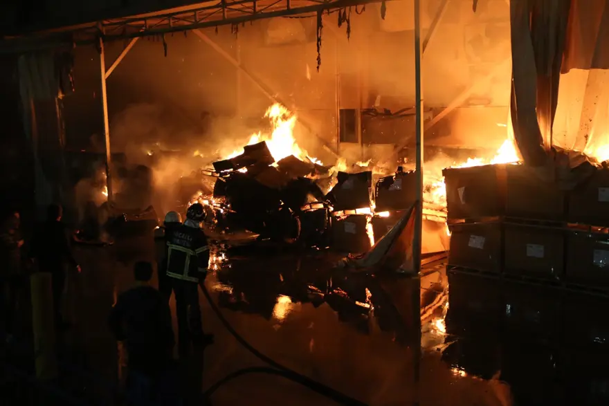 Kocaeli'de otomobil parçası üreten fabrikada yangın 10