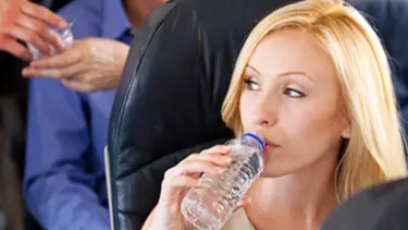 Artık uçakta su bile yasak