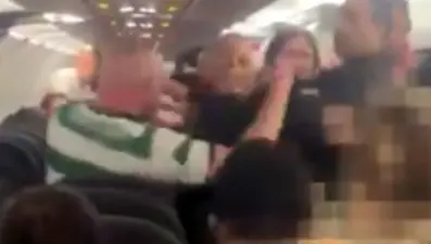 Antalyauçağında olay: İskoç yolcu polise saldırdı