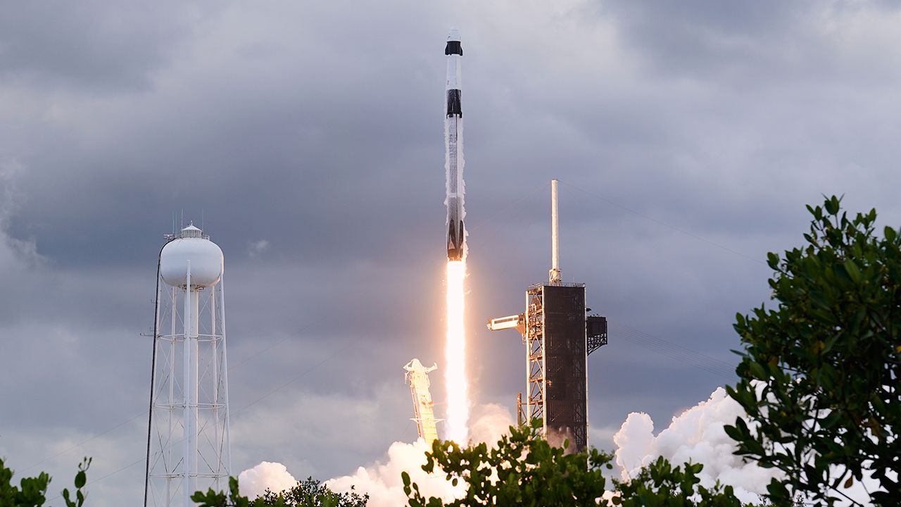 4 astronot 1 yıl gecikmeyle uzayda