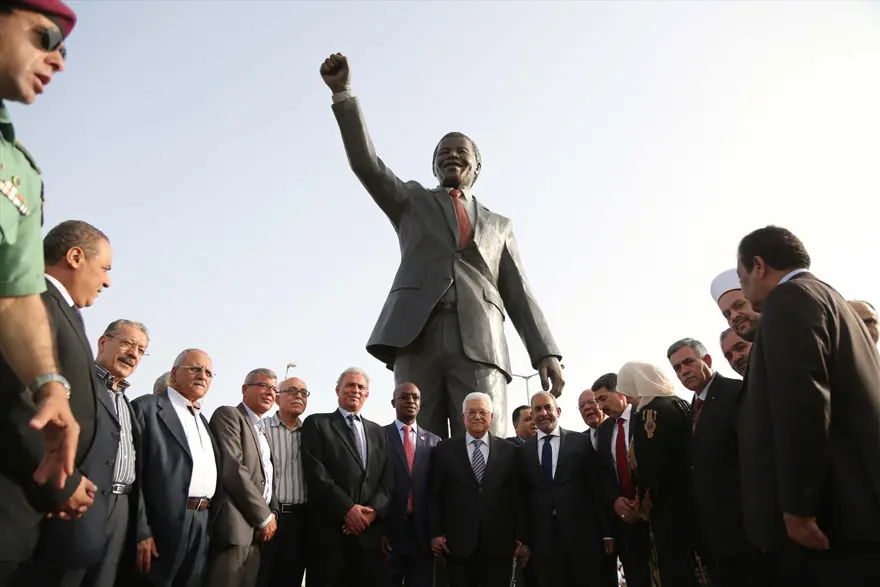 Güney Afrika dışındaki en büyük Mandela heykeli yapıldı 3