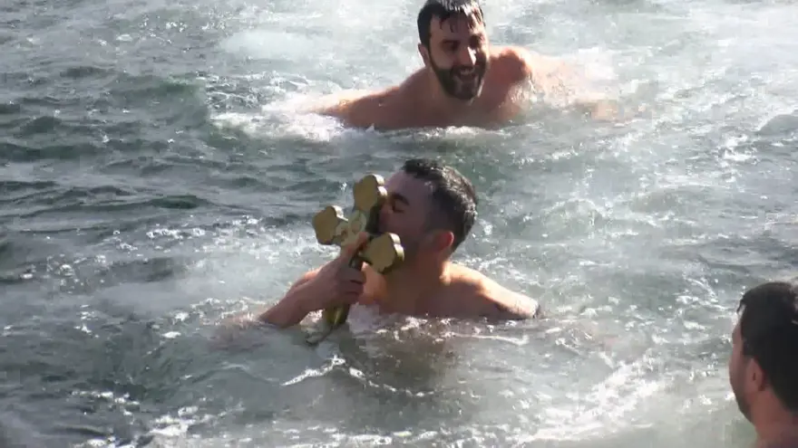 Bakırköy ve Ortaköy'de haç çıkarma töreni 4