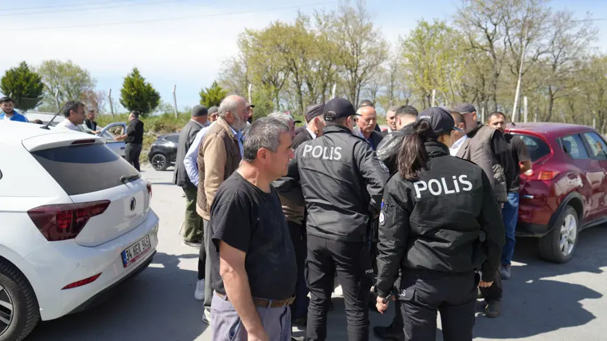 Mahalleliden araçlarıyla hafriyat kamyonlarına tepki 3