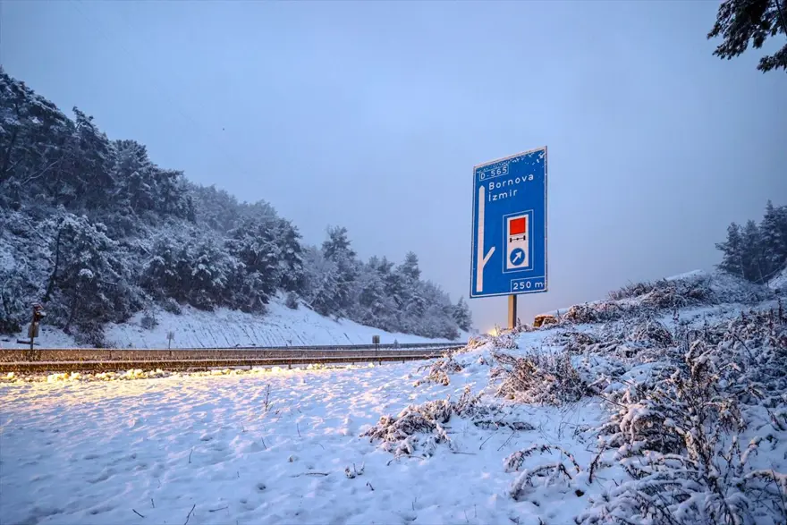 Yurtta kar yağışı (İzmir'in yüksek kesimlerinde kar yağışı etkili oldu) 3