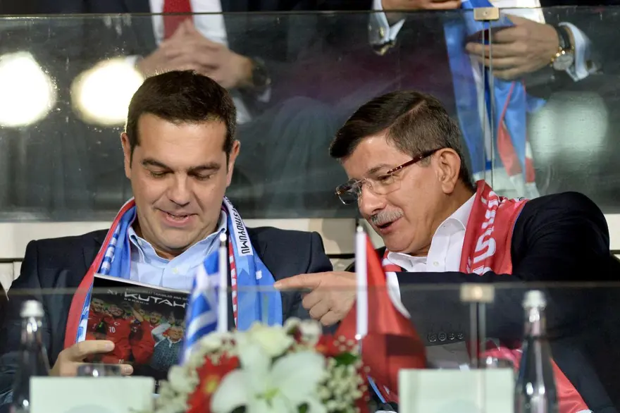 Davutoğlu ile Çipras maçı birlikte izledi 9