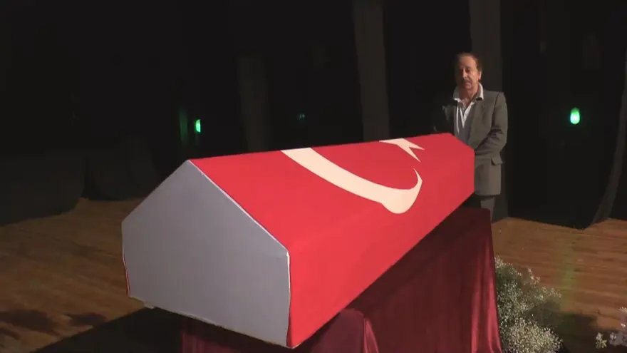 Usta sanatçı Yıldız Kenter son yolculuğuna uğurlandı 7