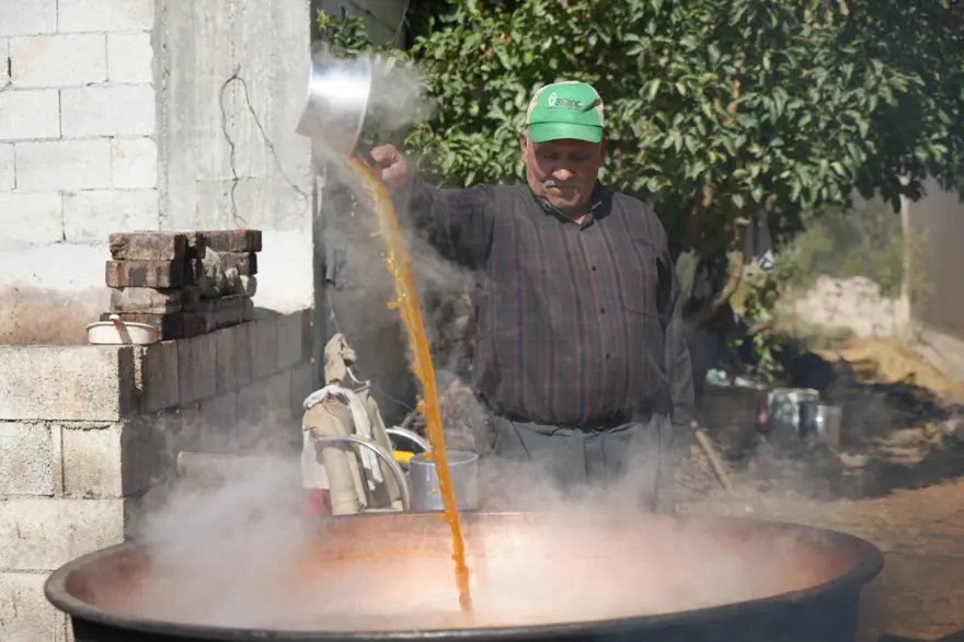 Kazan kazan şifa kaynatılıyor: Bir litresi 500 lira 2