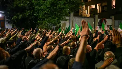 İtalya'da 50 yıl önce öldürülen genç için "faşist selamı" ile anma