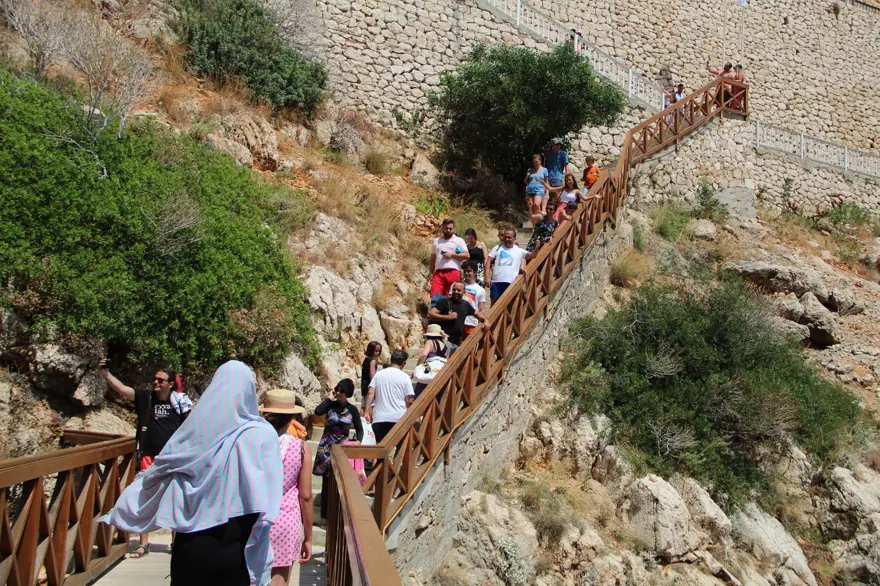 Antalya'nın dünyaca ünlü Kaputaş Plajı'na yoğun ilgi 9