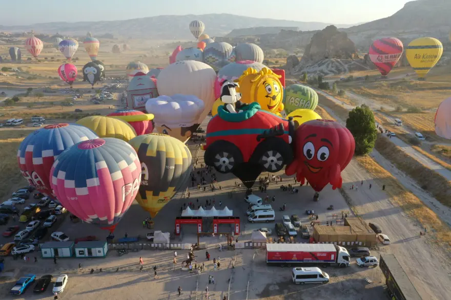 Yapay zeka değil, hepsi gerçek: Kapadokya'da renkli görüntüler 
