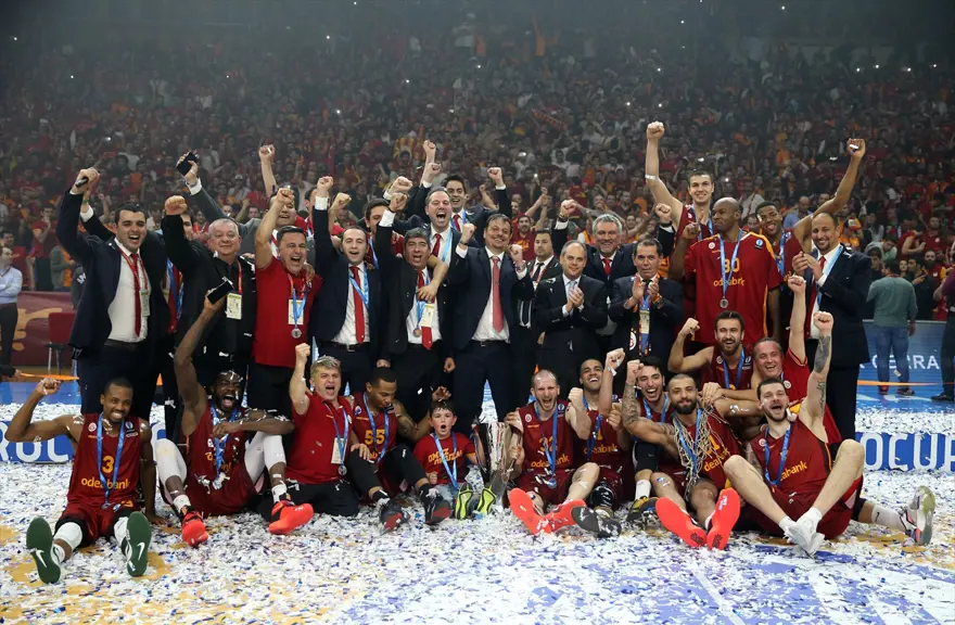Galatasaray Odeabank, şampiyonluk kupasını kaldırdı 3