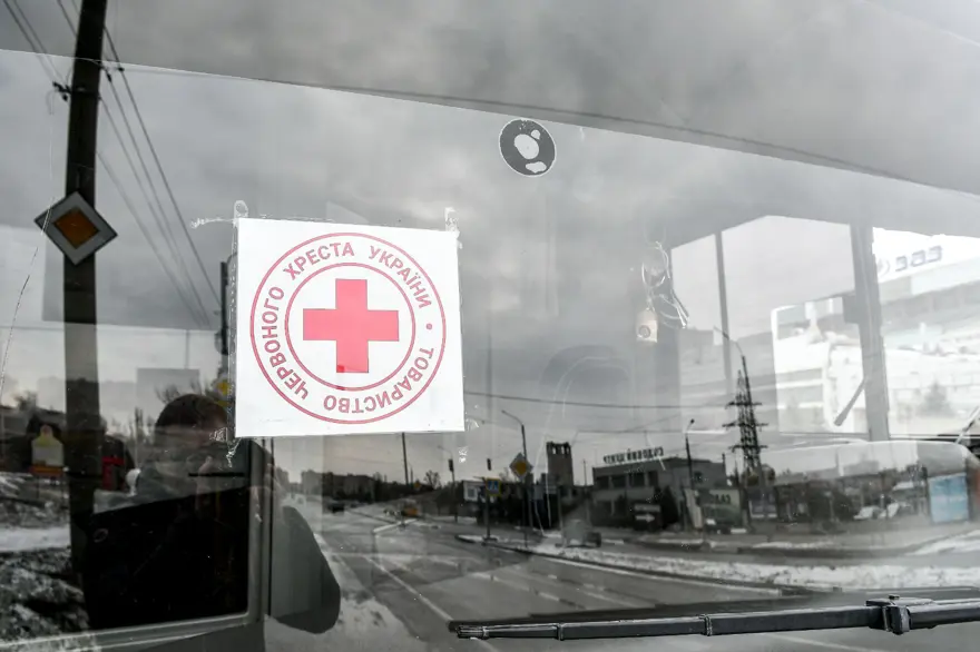 Otobüsler Mariupol'deki sivillerin tahliyesi için hazır bekliyor 6