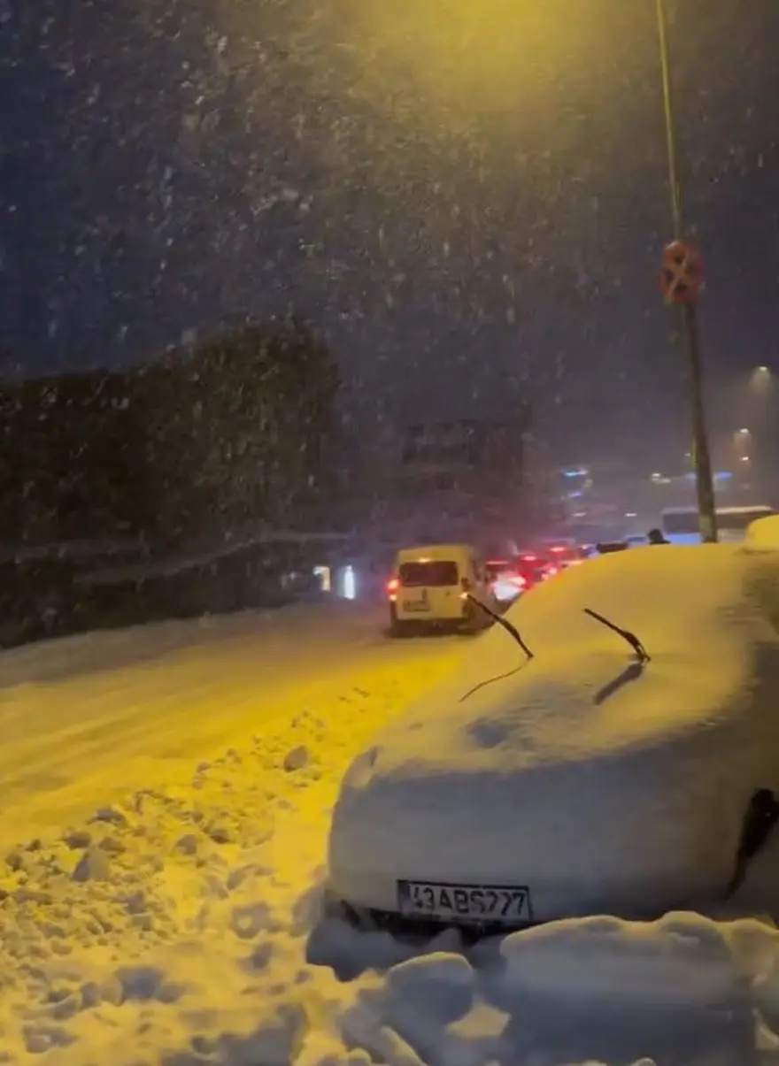 Uludağ'da sezon başladı: Tatilciler akın etti Uludağ'da sezon başladı: Tatilciler akın etti