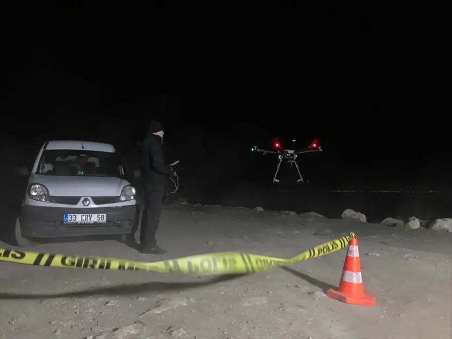 Mersin'de denizde kaybolan iki bekçiyi arama çalışmaları sürüyor 5 Mersin'de denizde kaybolan iki bekçiyi arama çalışmaları sürüyor 5