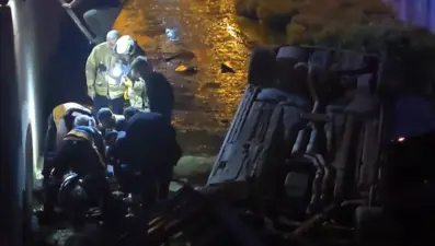 Sürücü kaçtı, yaralıyı itfaiye çıkardı