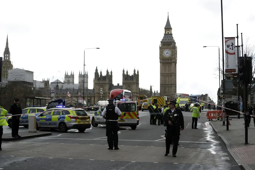 Londra'da silah sesleri (Olay yerinden ilk kareler) 18