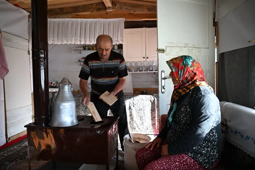 Türkiye’nin büyük bölümü kavruluyor, onlar sobayla ısınıyor:Hava sıcaklığı 8 derece 4