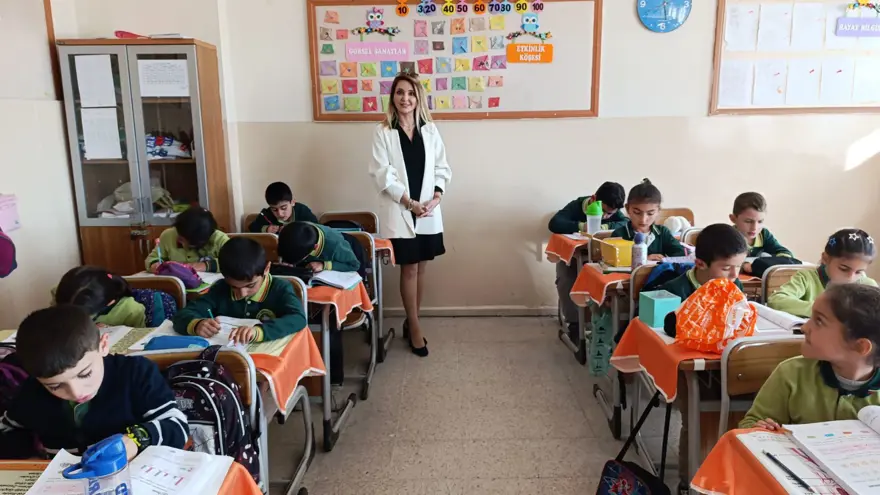 MEB'in dikkatini çekti! Bir ilke imza atan öğretmene anlamlı ödül 1