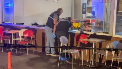 Hastane kantininde silahlı saldırı: 2 kişiyi silahla vurdu