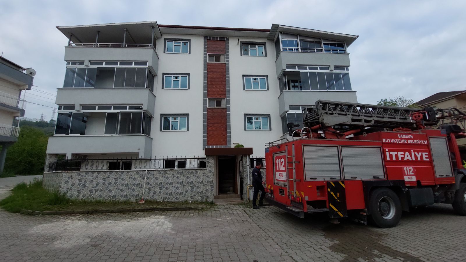 Halıya atılan izmarit evi yaktı: Zihinsel engelli kişi öldü