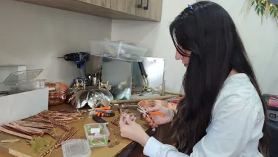 Kahramanmaraş'ın tek kadın bakır ustası: ''Çekiç sesi bana huzur veriyor''