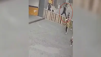 AVM otoparkında 7 yaşındaki çocuğa saldırı: Önce yumruk attı ardından yere fırlattı