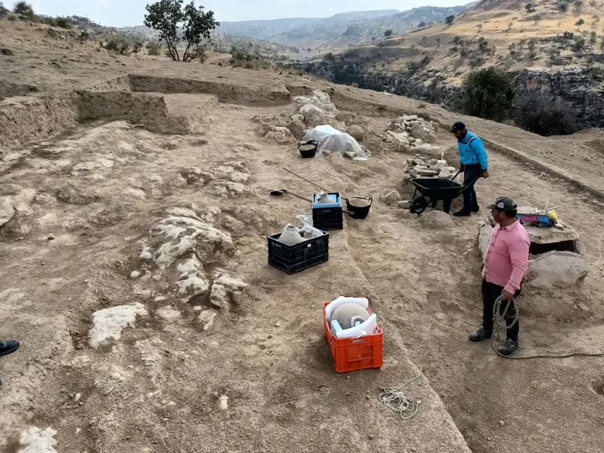 Batman’da, Anadolu’nun bilinen en büyük kremasyon mezarı ortaya çıkarıldı 6