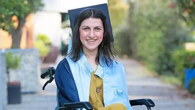 Yüzde 94 engelli Şeyda okul birincisi oldu