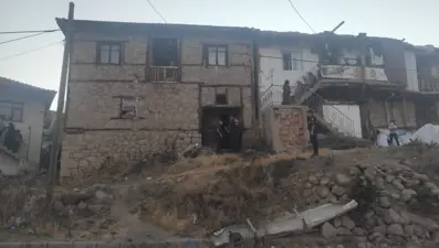 Eşini ve çocuğunu öldüren kişi yaşamına son verdi