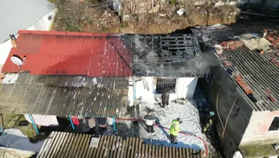 Sultangazi'de patlayan tüp gecekonduyu küle çevirdi