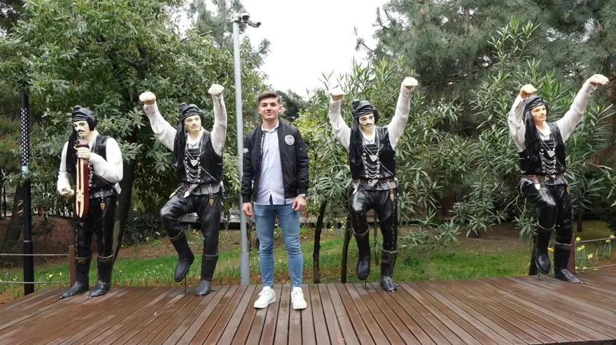 Apple'ın yeni reklam yüzü Trabzon'dan 3 Apple'ın yeni reklam yüzü Trabzon'dan 3