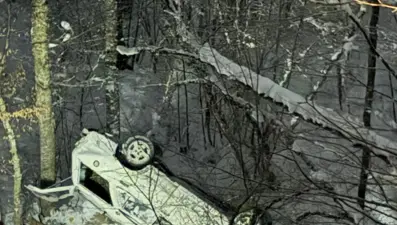 Karlı yolda kontrolden çıkan araç kaza yaptı: CHP’li başkan ve dört kişi yaralı