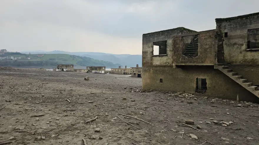 Su çekildi, köy gün yüzüne çıktı! 4 Su çekildi, köy gün yüzüne çıktı! 4