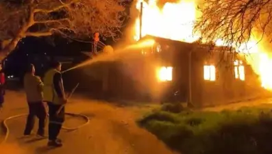 Bursa'da 18 ahşap ev alev alev yandı