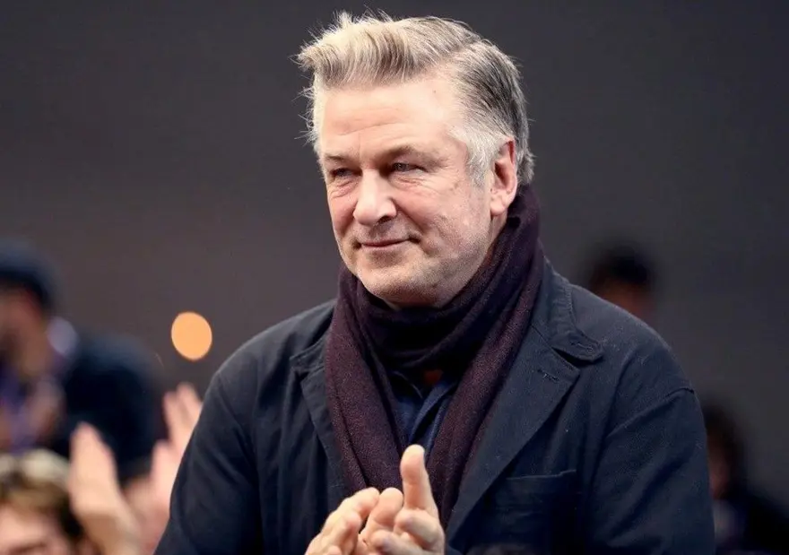 Alec Baldwin'in sette yanlışlıkla öldürdüğü Halyna Hutchins'in eşi ilk kez konuştu 8 Alec Baldwin'in sette yanlışlıkla öldürdüğü Halyna Hutchins'in eşi ilk kez konuştu 8